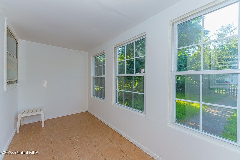 3rd image of 801 marion Avenue