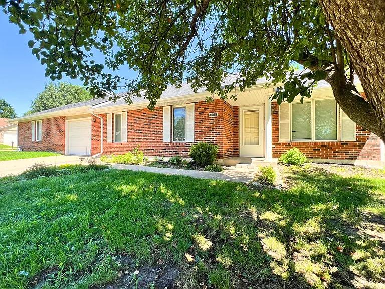 2509 Hollyhock Dr — Photo 1