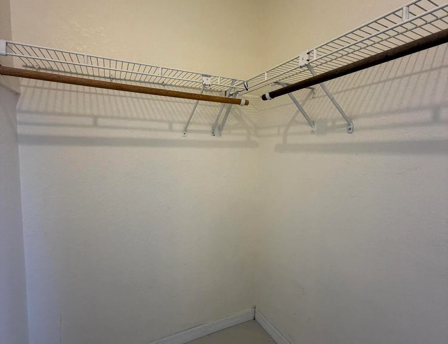 3 bed, 2.0 bath, 1186 sqft, $2,300 — Photo 4