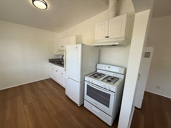 4th image of 11112 S Normandie Ave #5