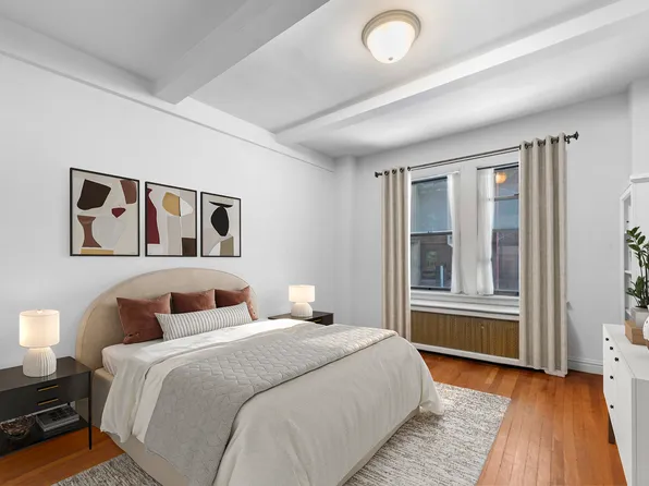 142 East 49th Street image 2 of 4