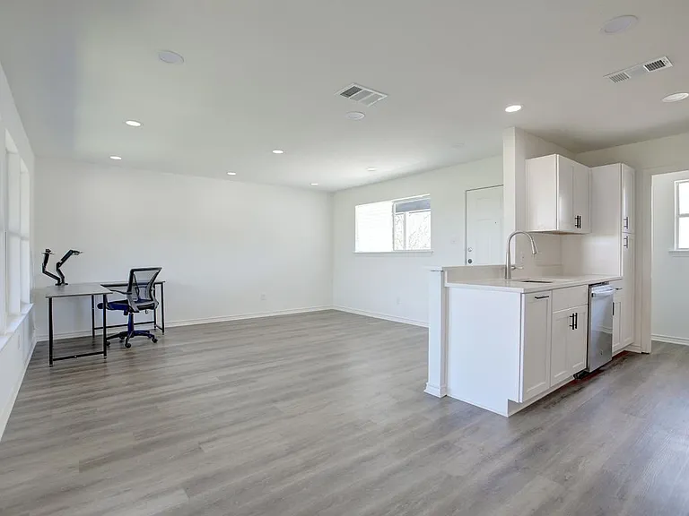 450 Shady Bluff Dr #3 — Photo 7