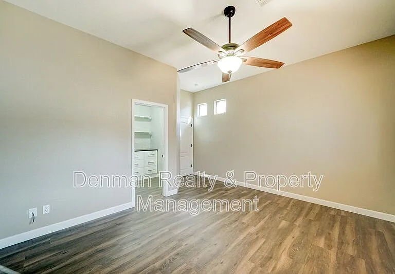 1357 N Drexel — Photo 23