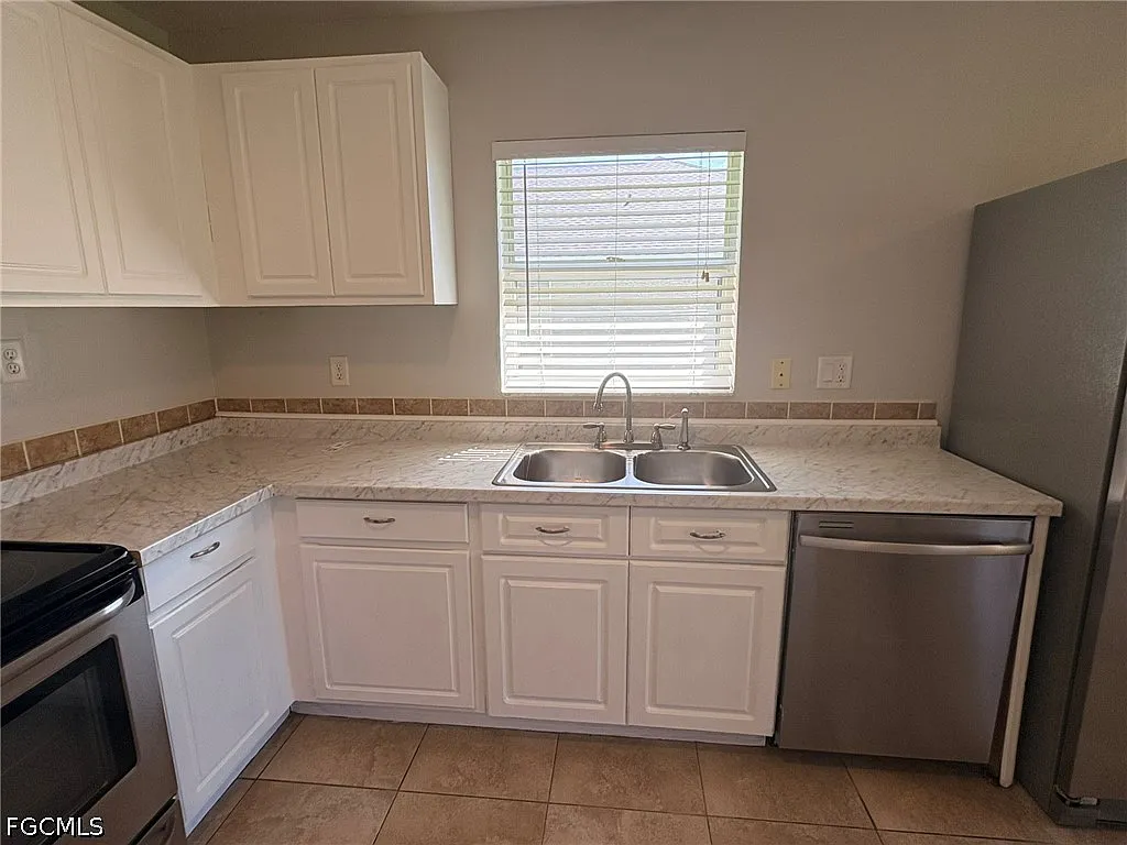 3 bed, 2.0 bath, 1609 sqft, $1,800 — Photo 2
