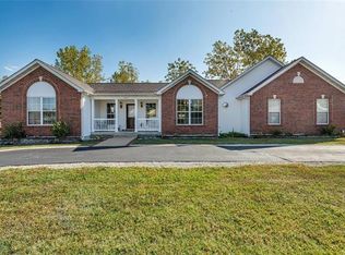 4865 Country Club Dr, High Ridge, MO 63049