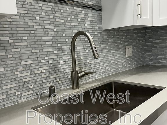 5th image of 2030 Diamond St APT I