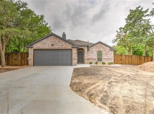654 Meadow Park Dr, White Settlement, TX 76108
