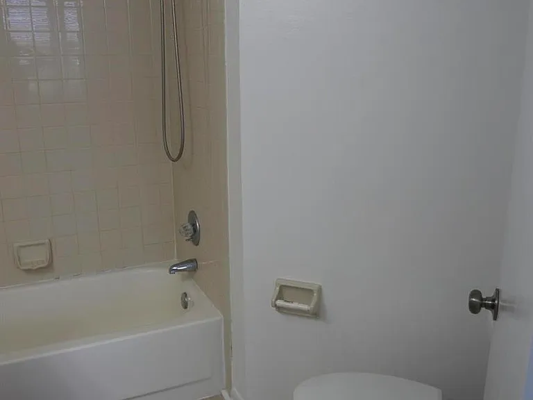 213 Lake Pointe Dr #211 — Photo 24