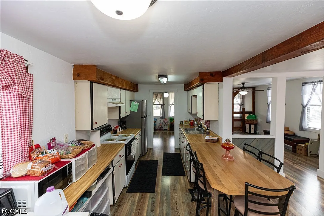 3 bed, 2.0 bath, 1960 sqft, $2,000 — Photo 3