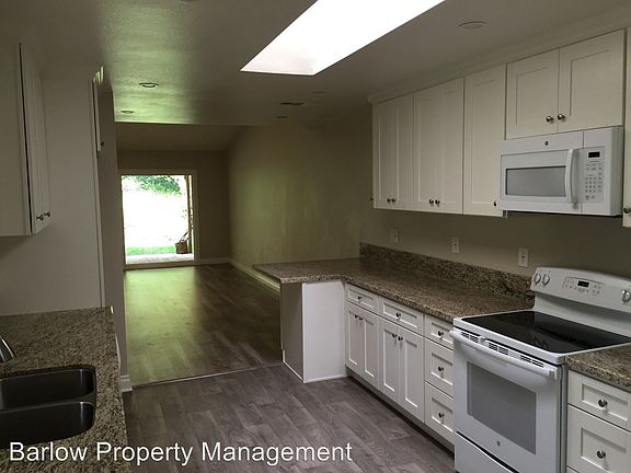 4th image of 7173 Village 7