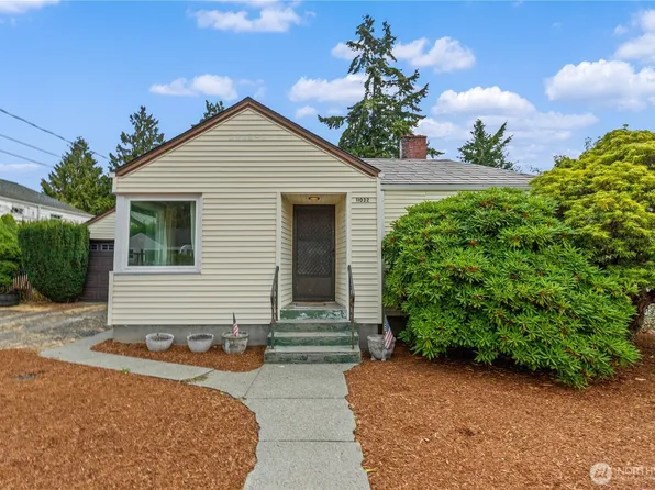 11032 Dayton Avenue N, Seattle, WA 98133