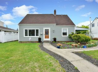 36 Rolling Ln, Levittown, NY 11756