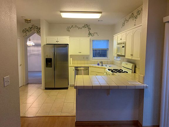 4th image of 1318 Kentfield Ave