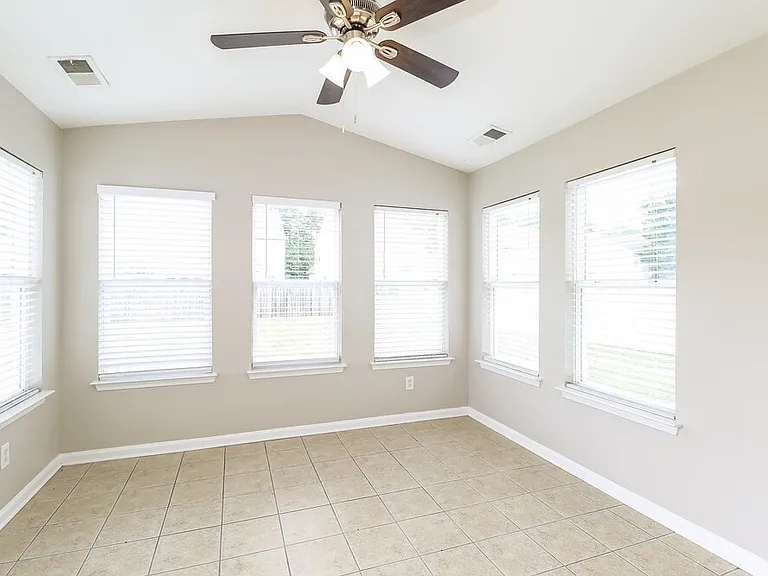 620 Wrayhill Dr — Photo 11