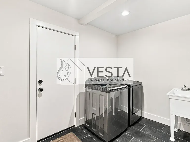 149 Oakdale Rd — Photo 4