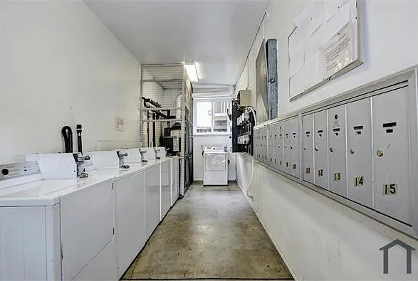 22322 Center St — Photo 5