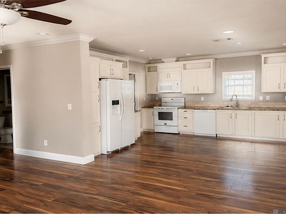 3rd image of 111 West Dr
