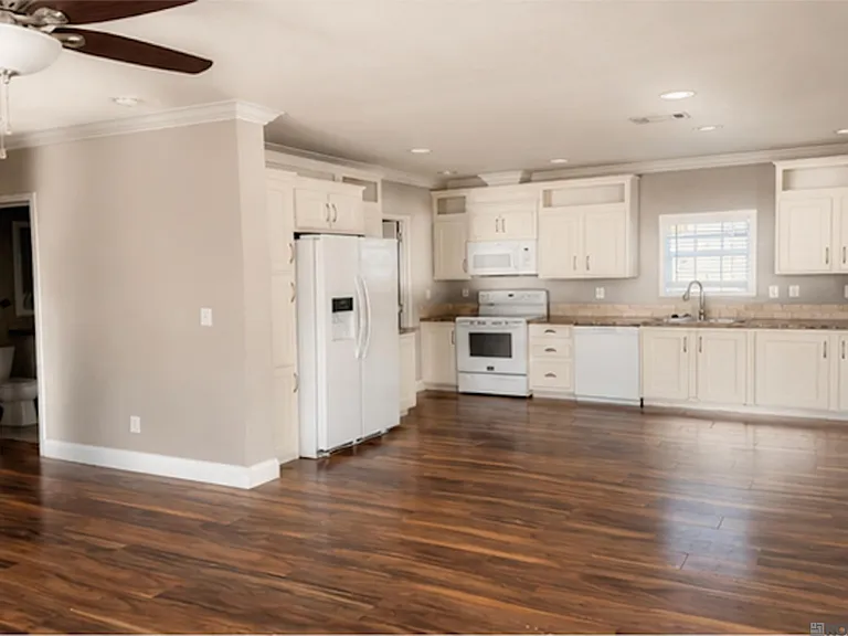 111 West Dr — Photo 3