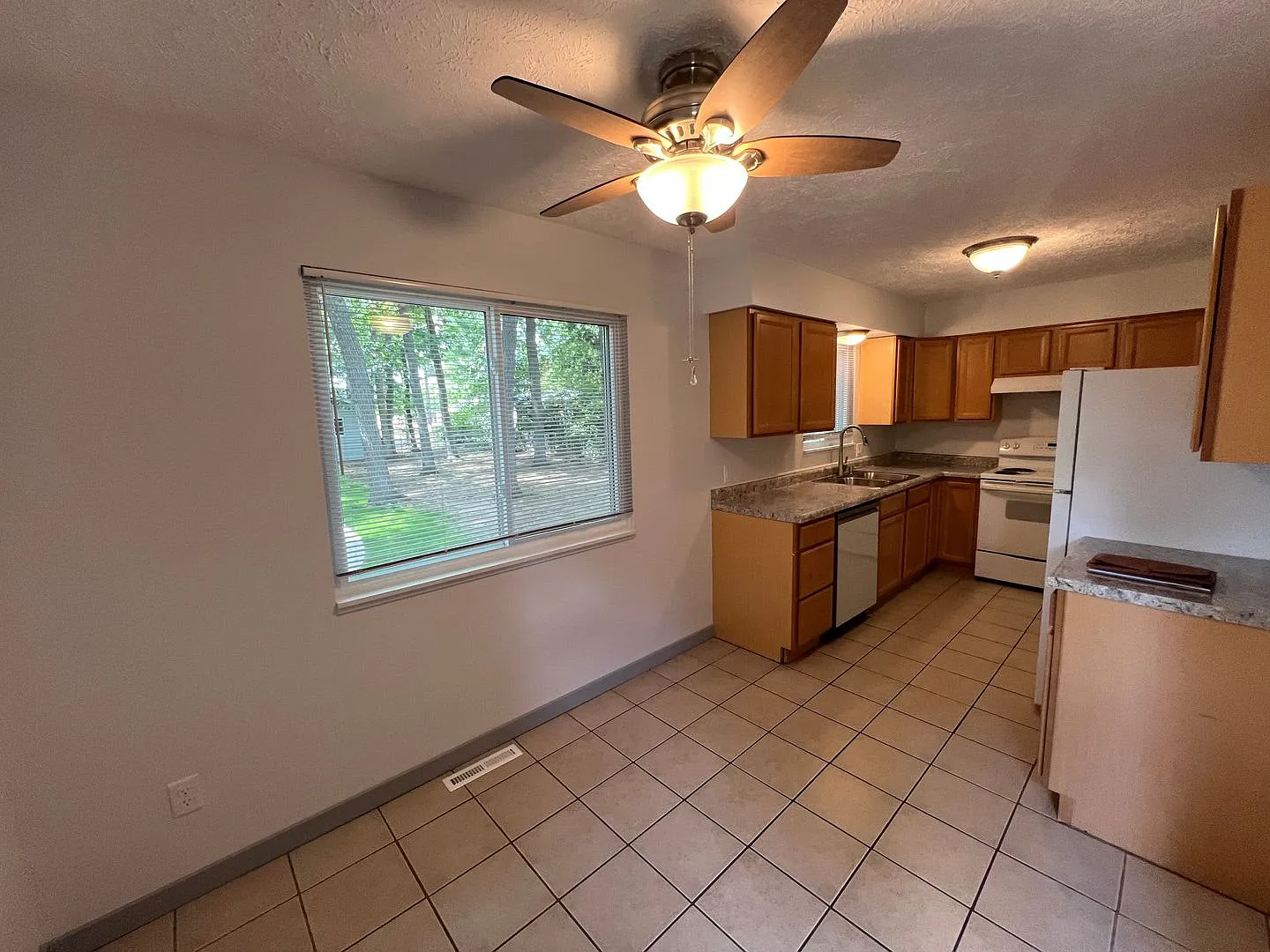 Updated 3 Bedroom Home With Full Basement And One Car Garage! — Photo 4