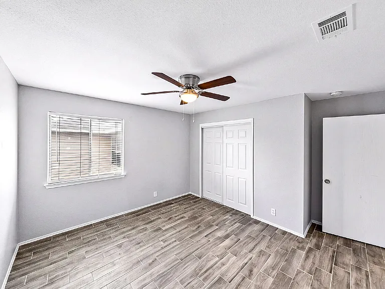 4902 Crestwood Hill Dr — Photo 36
