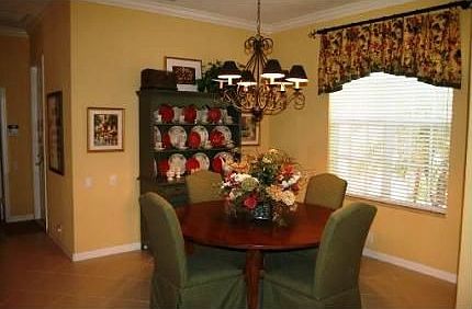 FORMAL YET COMFORTABLE DINING ROOM 