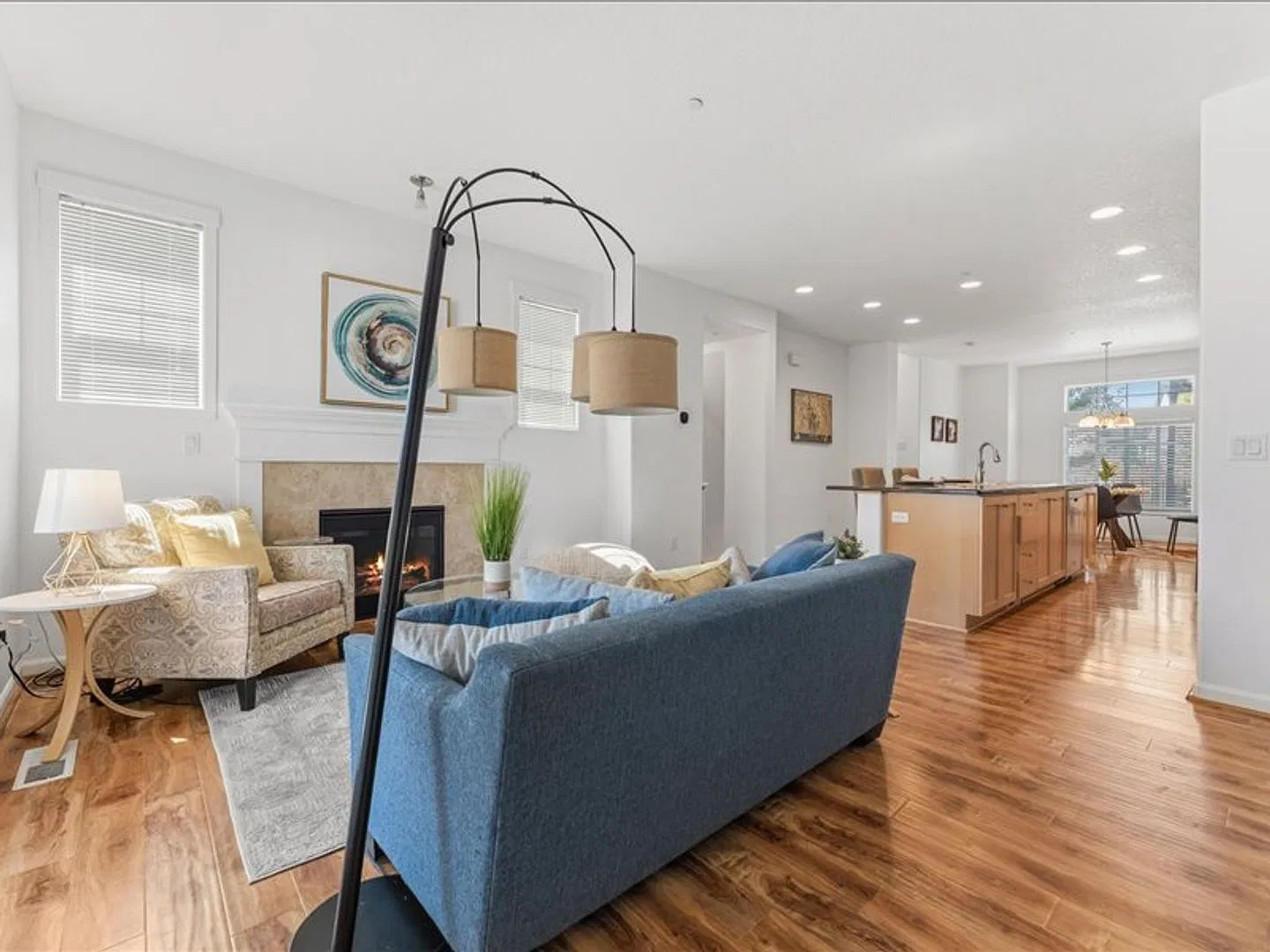 Stunning 3-Bedroom Townhome In Villebois With Garage, Fireplace & Community Amenities — Photo 4