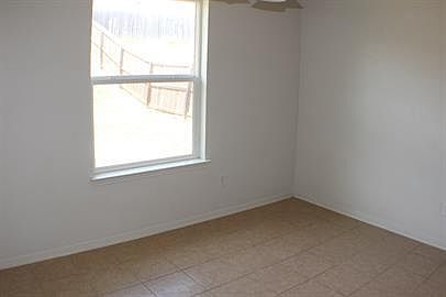 3rd image of 1000 Diana Dr
