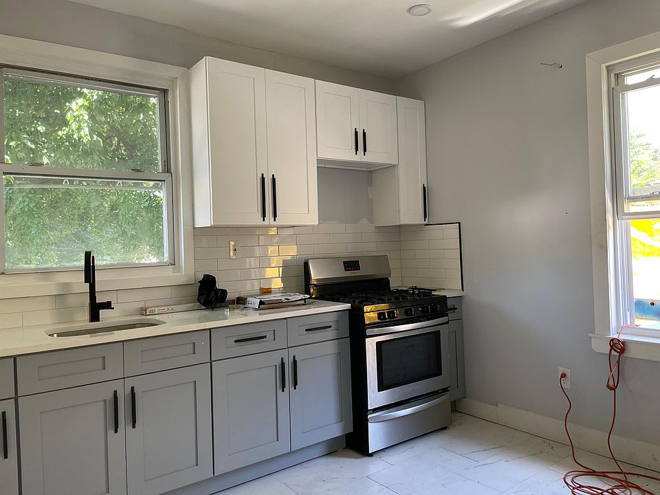 1st image of 148 Jewett Ave Floor 2