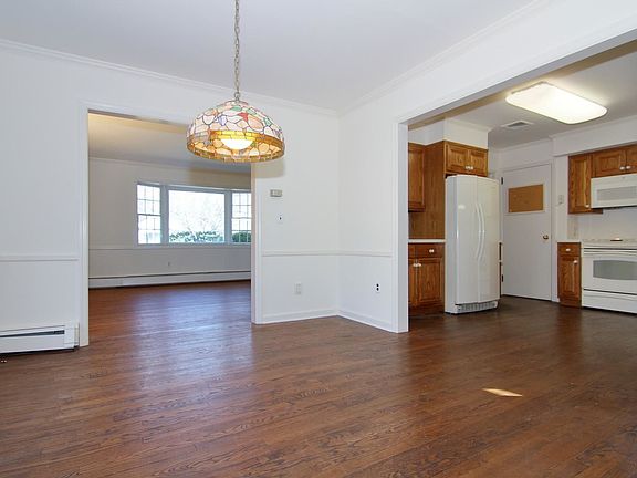 5th image of 10 Dater Ln