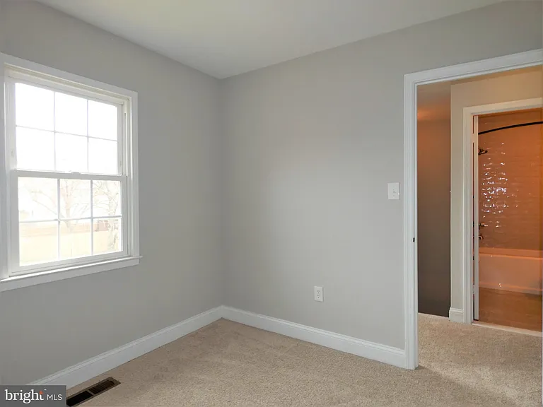 4128 Hamlin Ct — Photo 86