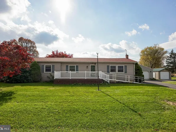 104 Horseshoe Dr, Annville, PA 17003