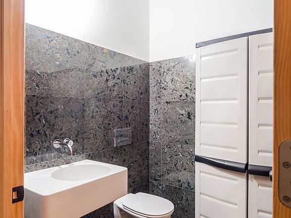5th image of 71 Hudson St APT 1