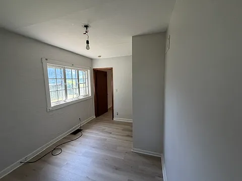 1012 N Summit St #6 — Photo 3
