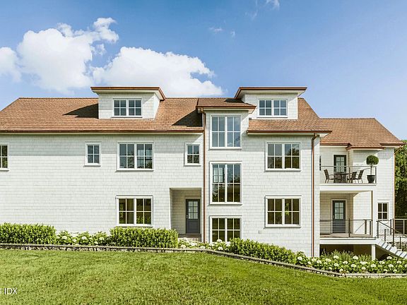 3rd image of 206 Milbank Ave #2