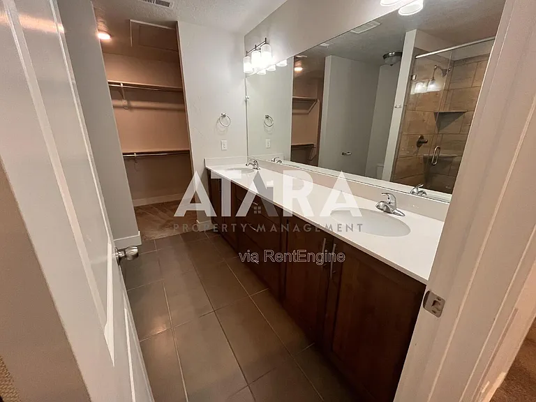 291 E Grace Ln — Photo 22