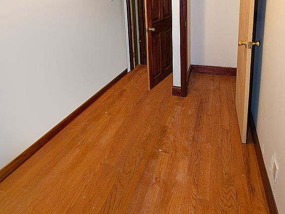 4th image of 323 Jefferson Ave #1