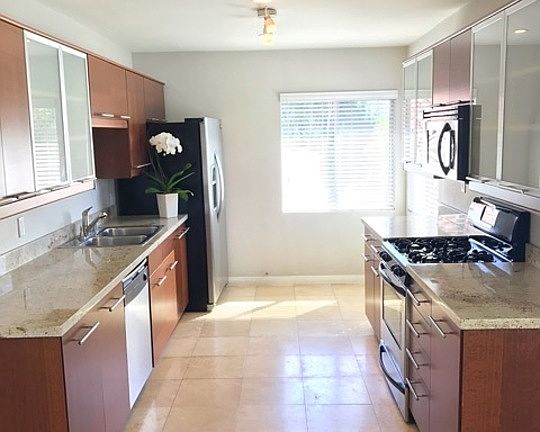 4th image of 866 Hilldale Ave APT 4