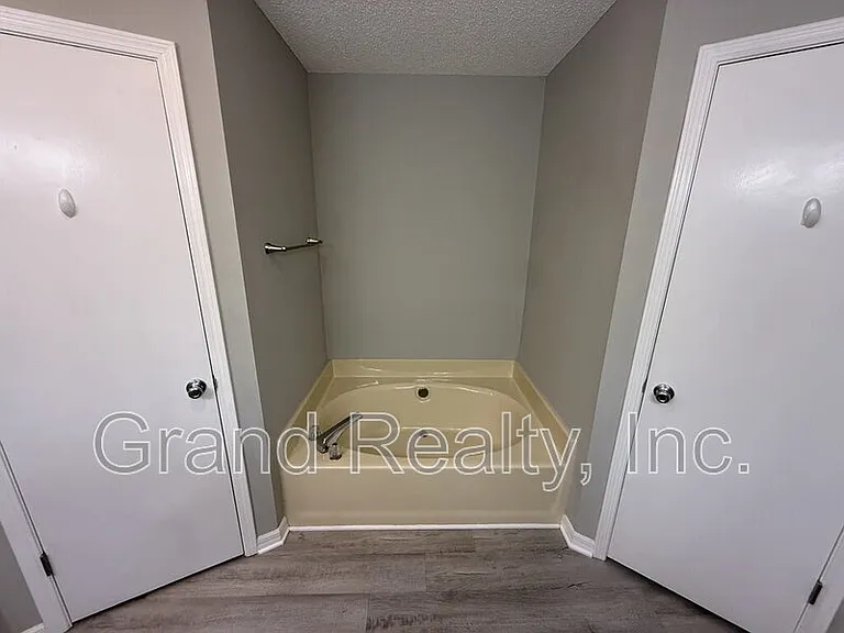 3965 Deerwood Cir — Photo 17