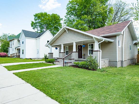 3rd image of 2638 Woodbine Ave