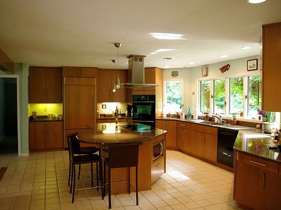 5th image of 3889 Walnut Hollow Dr