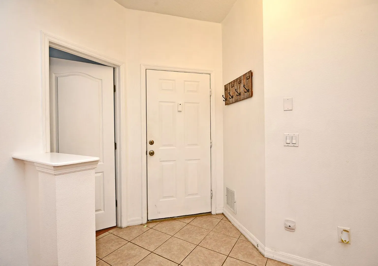 692 Seabrook Ct. — Photo 4