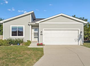 4507 E 48th St, Des Moines, IA 50317