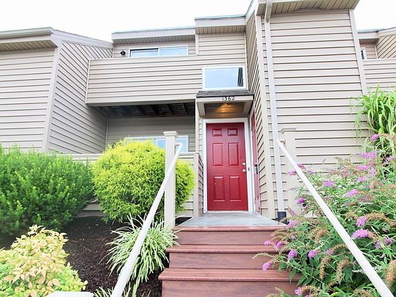 2nd image of 1362 Bradley Dr #4B-2Ba