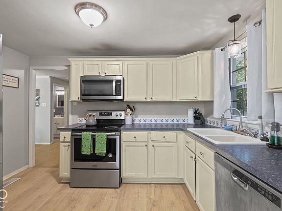 4th image of 1652 W 74th Pl