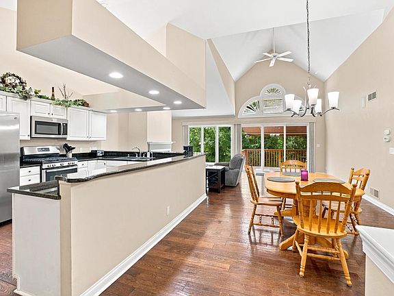 4th image of 303 Parkview COURT