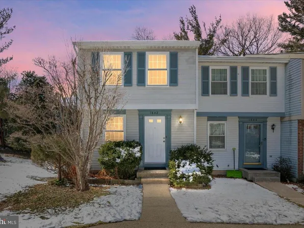 1642 Harvest Green Ct, Reston, VA 20194