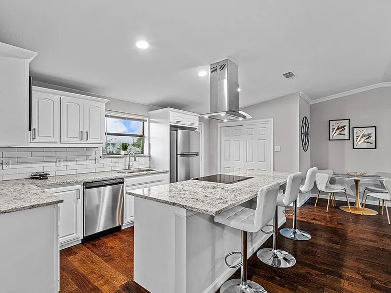 303 Jeanne Ln — Photo 6