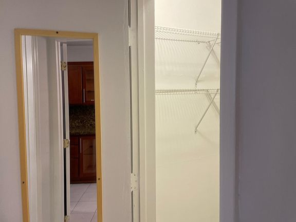 3rd image of 410 Euclid Ave APT 5