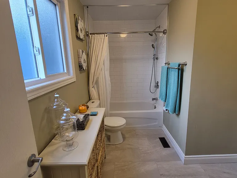 384 Pioneer Dr — Photo 18