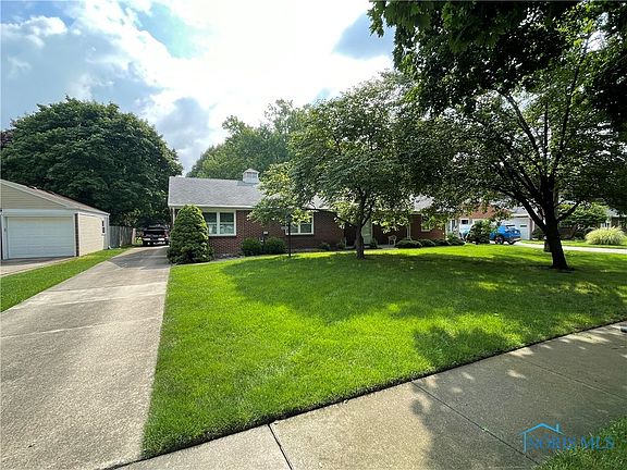 2nd image of 801 Pine St